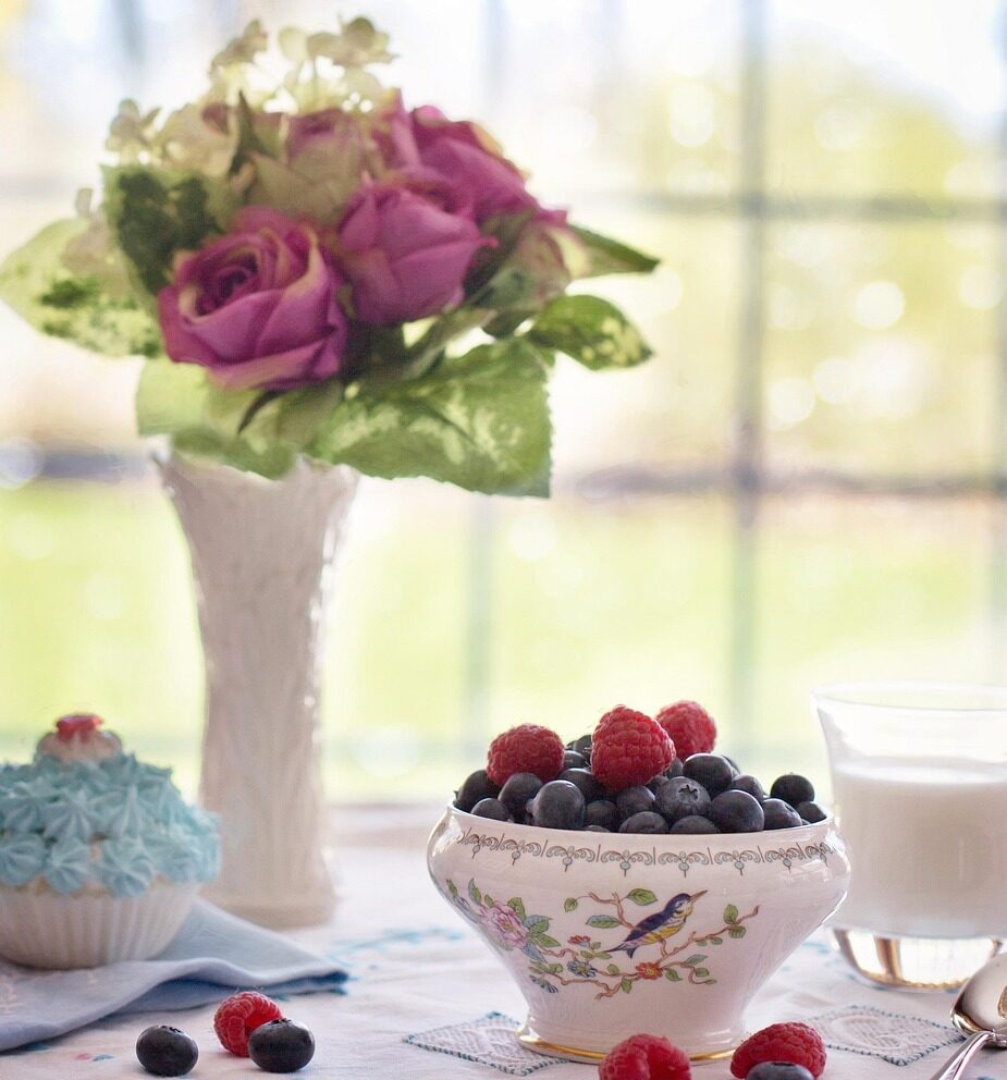 blueberries, raspberries, bowl, fruit bowl, berries, fresh berries, produce, organic, fruits, fresh fruits, healthy, food, breakfast, table setting, breakfast, breakfast, breakfast, breakfast, breakfast, table setting